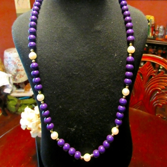 🪻💜🪻 Lovely Vintage Purple & White Faux Pearl Beaded Necklace - Picture 2 of 15